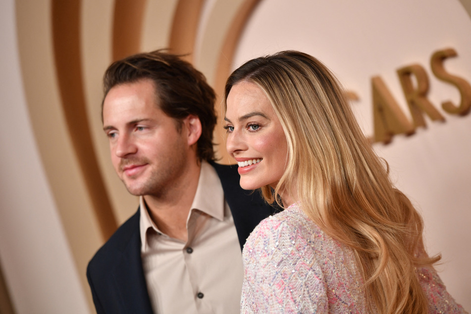 Margot Robbie (r.) and Tom Ackerly have been married since 2016.