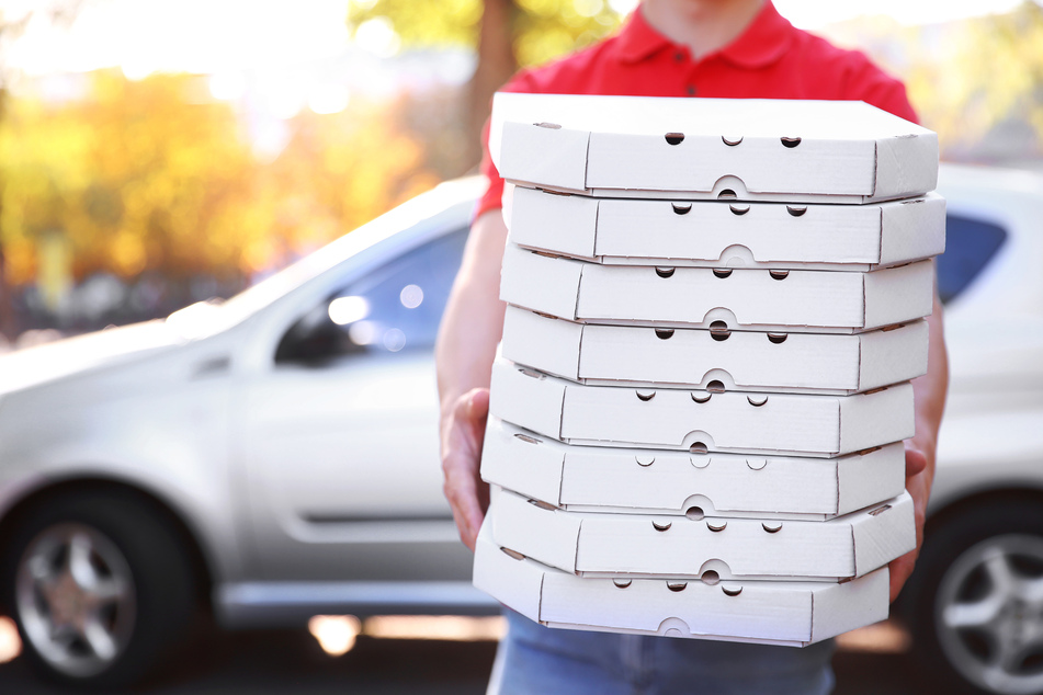 Don't vote hangry! Pizza to the Polls brings sustenance to voters in long lines