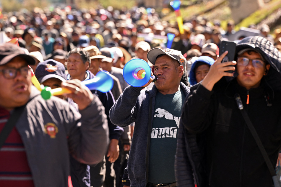 Trump administration pledges support to embattled Bolivian president: "The United States is watching"
