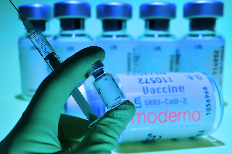 Trump to sign order prioritizing US for Covid-19 vaccine distribution
