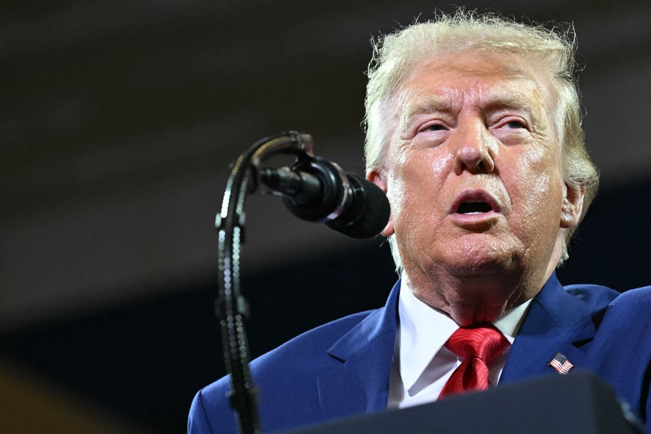 Trump warns Russia and China it would be "very bad" if they sell weapons to Iran