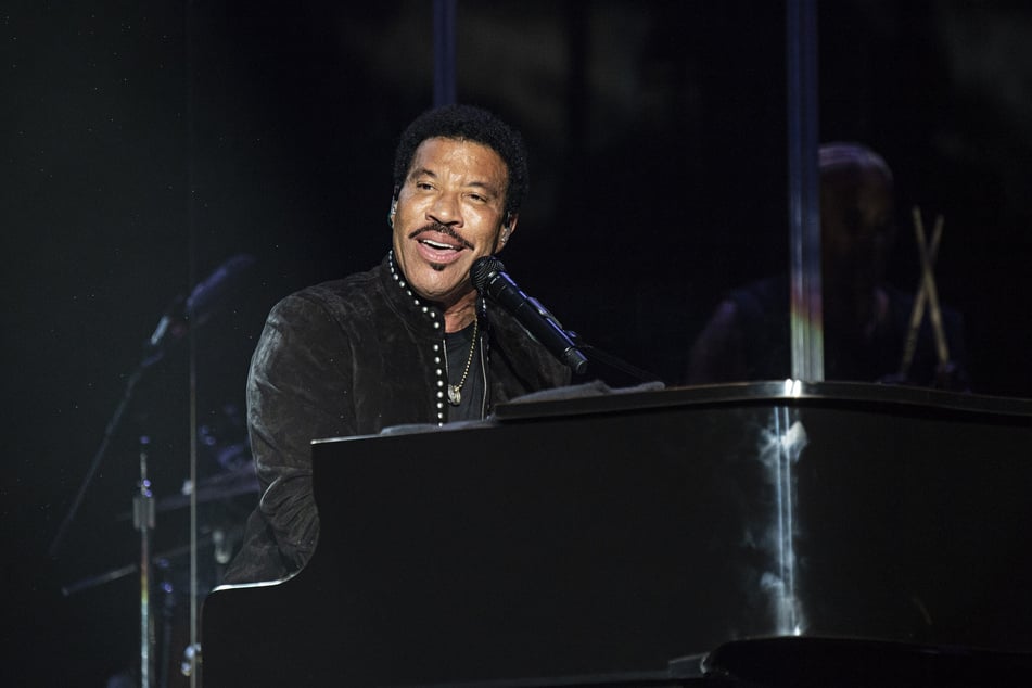 Lionel Richie is currently in the ICU after struggling during a recent performance.
