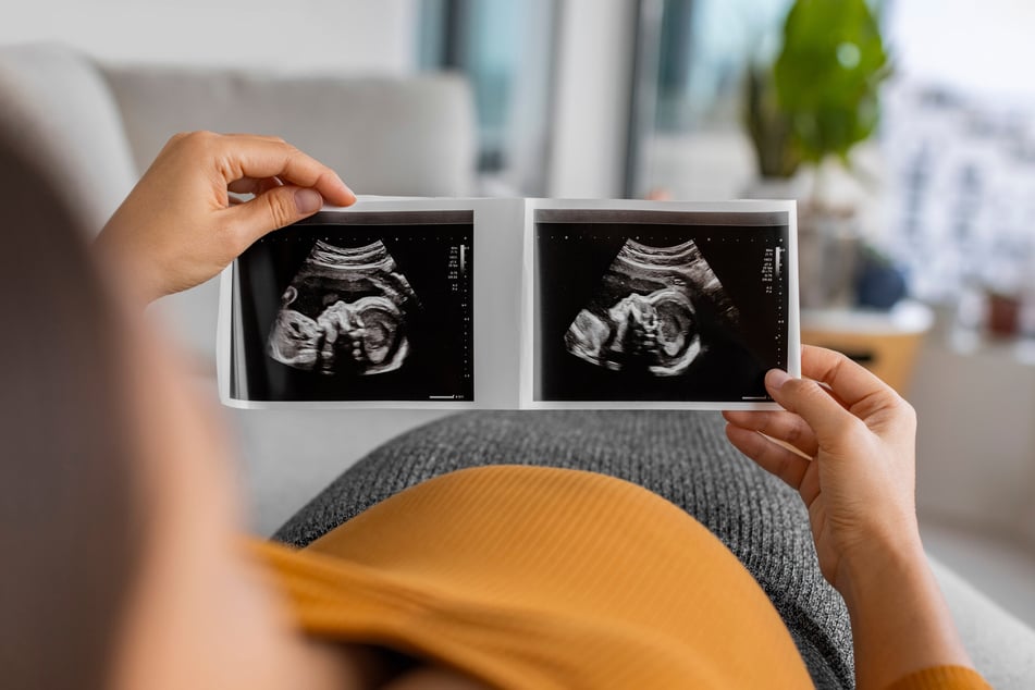 Human pregnancy usually lasts for around 280 days, or for about 40 weeks.
