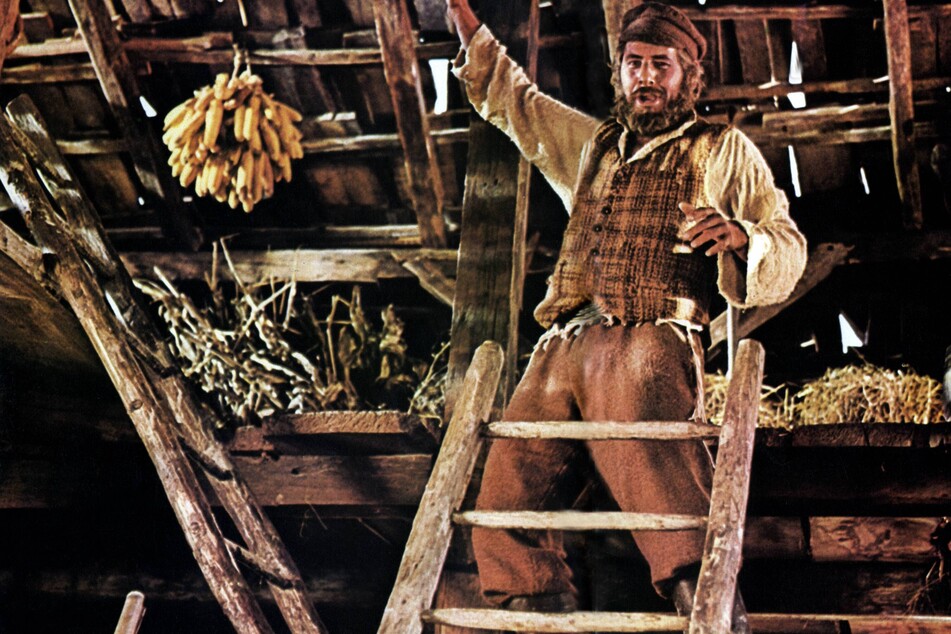 Fiddler On The Roof star Chaim Topol passes away after battle with illness