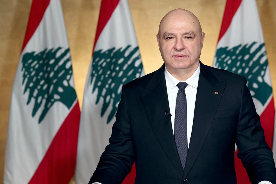 Lebanese President urges US to "keep standing" by his country