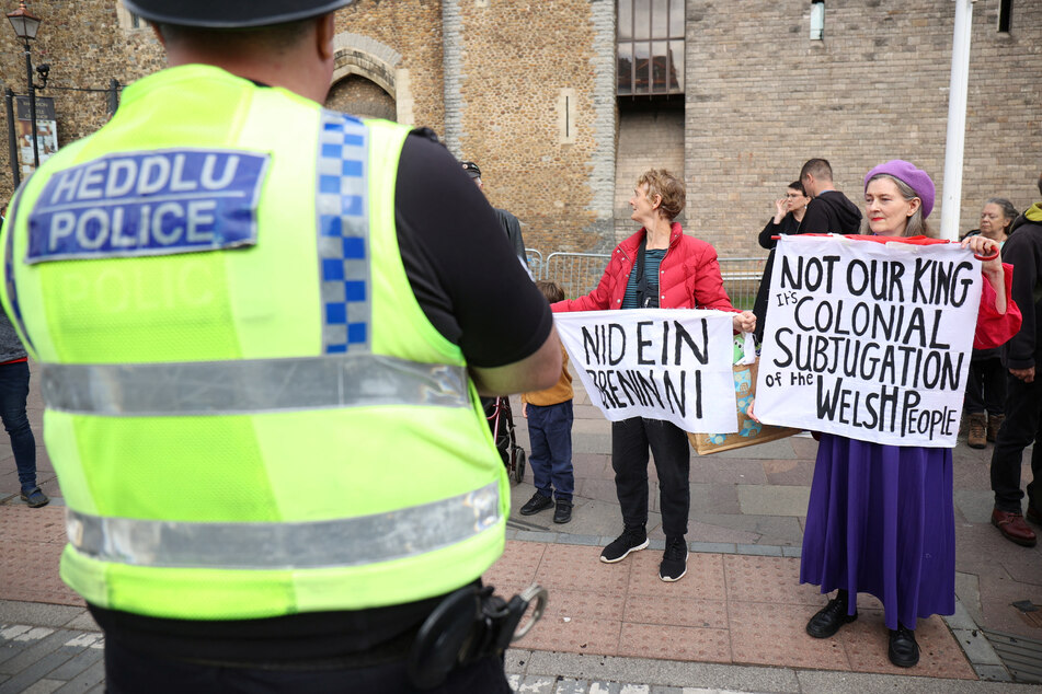 British police carry out draconian crackdown on people protesting monarchy