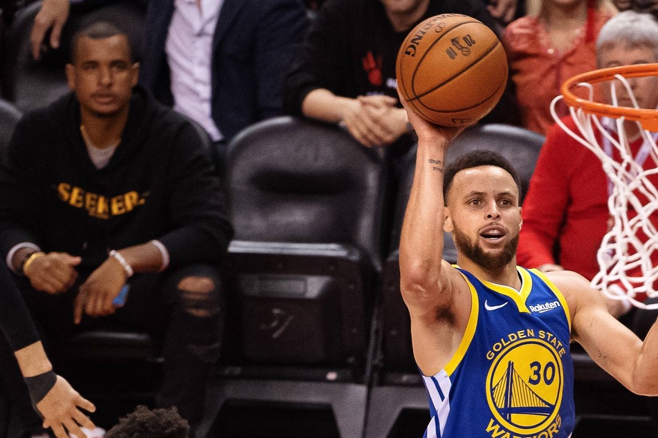 NBA: Warriors clinch big opening night win on Lakers' home turf