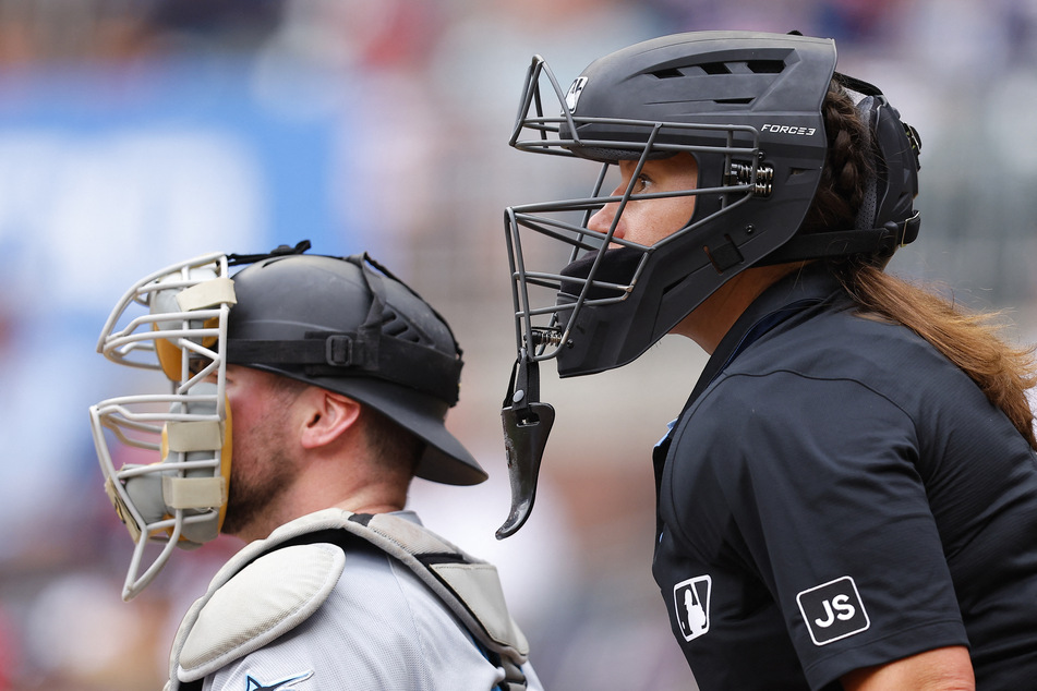 First female MLB umpire Jen Pawol debuts behind plate in Braves win