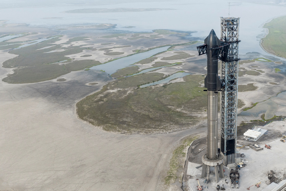 SpaceX to test launch world's most powerful rocket