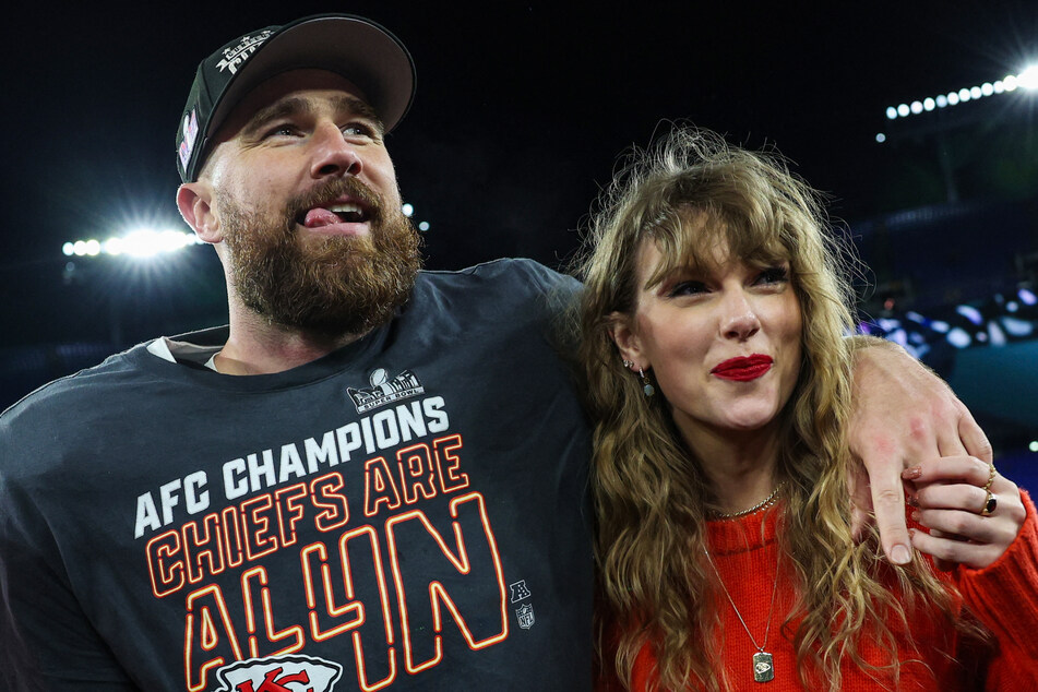 Taylor Swift (r.) and Travis Kelce went public with their romance in September 2023.