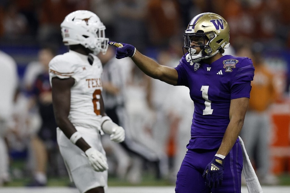 Will college football evolve into mini NFL amid playoff changes and hefty NIL deals?