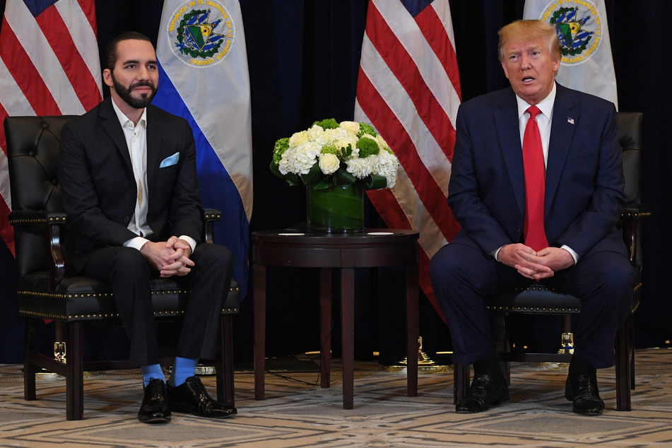 US President Donald Trump (r.) and President Nayib Bukele of El Salvador hold a meeting in New York, on September 25, 2019, on the sidelines of the United Nations General Assembly.