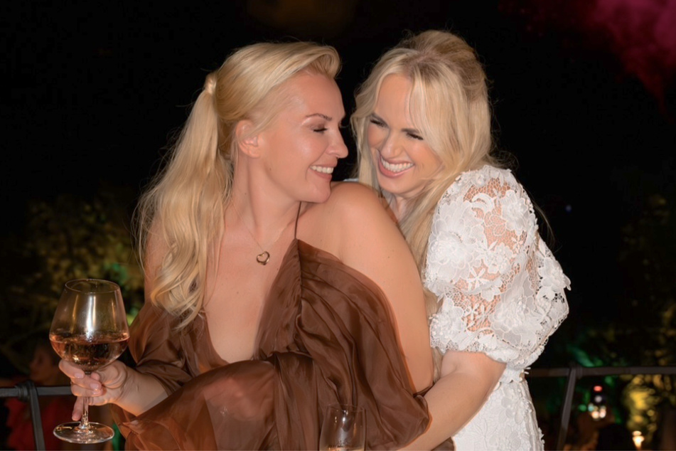 Ramona (l.) and Rebel tied the knot in 2024.