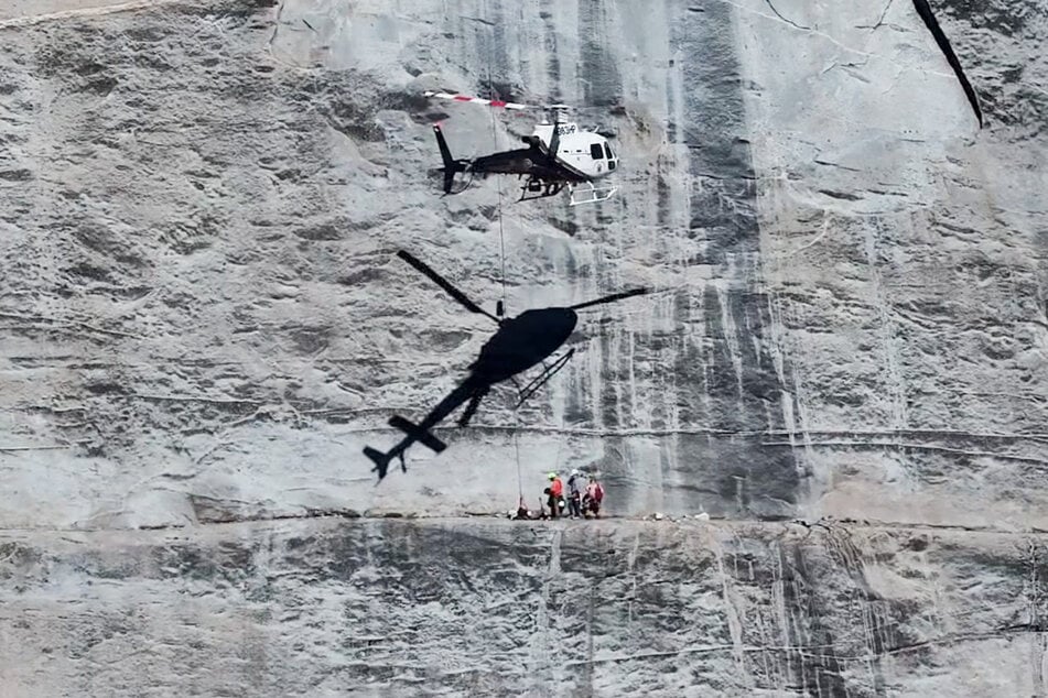 The rescue helicopter flew at a remarkable proximity to the cliff.