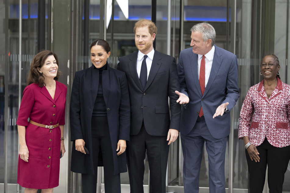 New York Governor Kathy Hochul (l.) and NYC Mayor Bill de Blasio met with the royals during their visit.