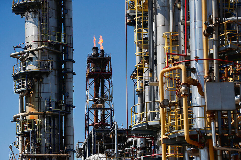 Fossil fuel projects could wipe out $300 billion in personal investments