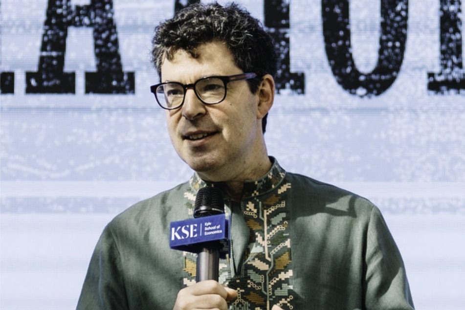 Professor Jason Stanley of Yale University announced he has accepted a position at the University of Toronto, citing the "political climate" in the US as the reason for his move.
