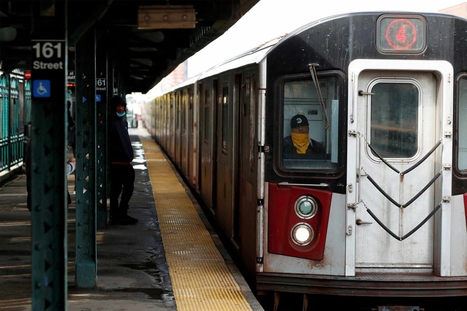 New York subway shooting leaves one dead and more injured