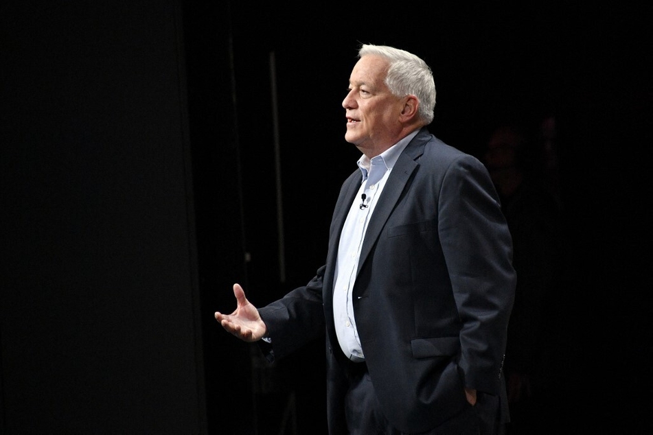 Tech tycoon by Walter Isaacson describes Elon Musk's reported actions in his upcoming biography.