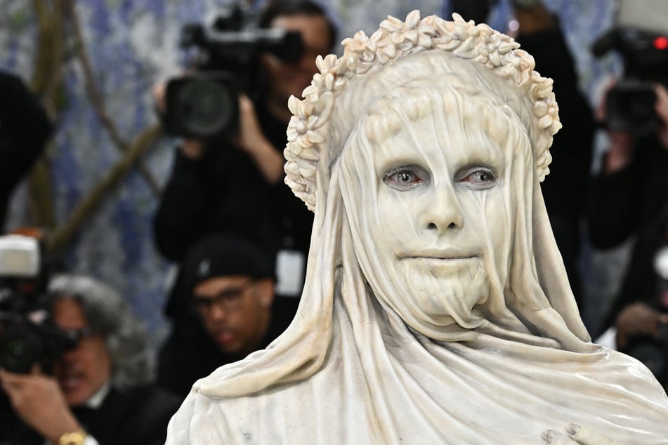 Heidi Klum is hardly recognizable as living statue at 2026 Met Gala