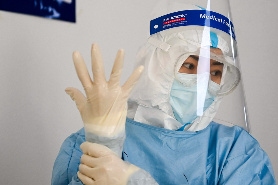 China has new strategy to curb the coronavirus: anal testing!