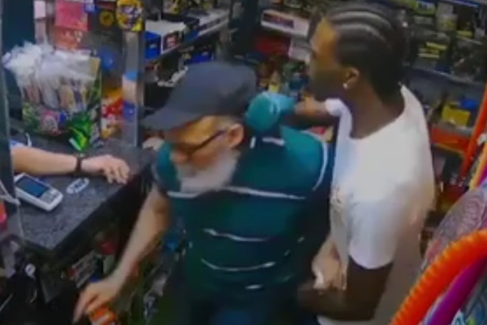 NYC bodega worker charged after fatally stabbing angry customer in shocking video