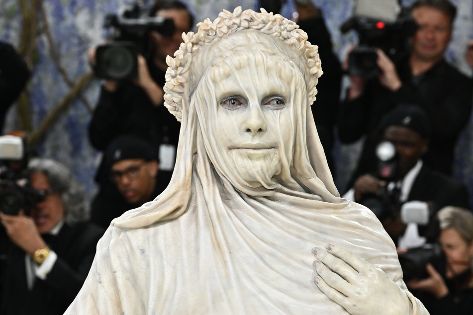 Heidi Klum came to this year's Met Gala as a living work of art!
