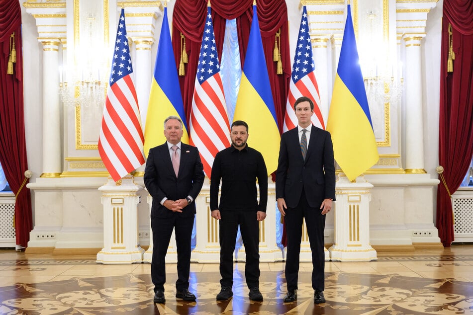 Ukrainian President Volodymyr Zelensky (c) stands alongside US Special Envoy Steve Witkoff (l) and President Donald Trump's son-in-law Jared Kushner (r) on Sunday.