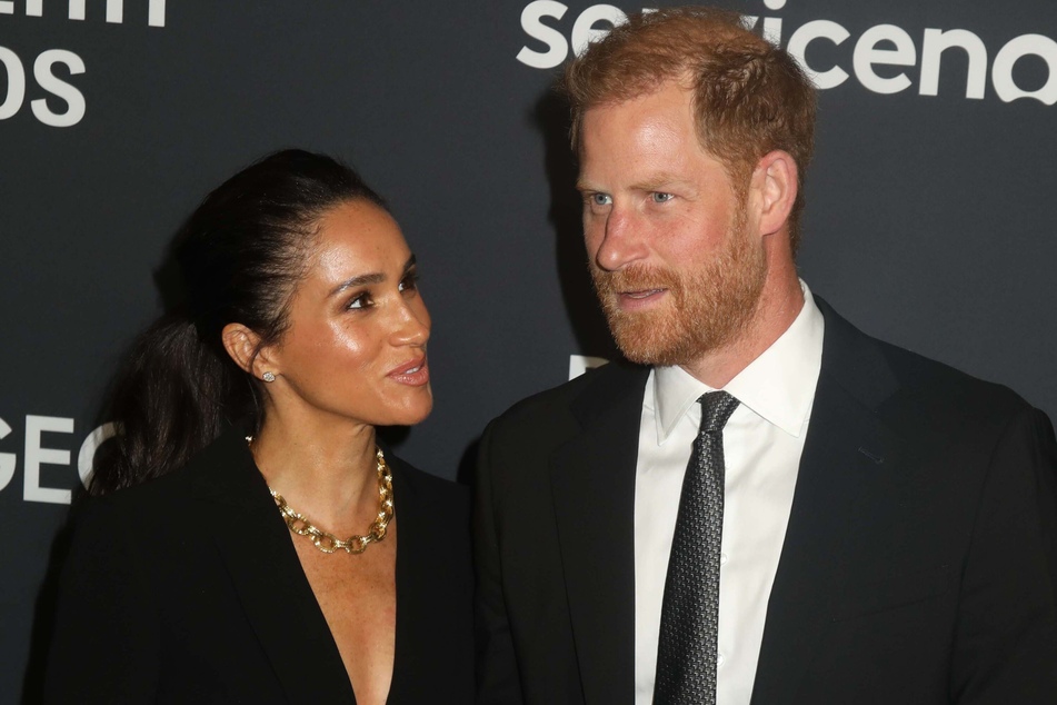 Duchess Meghan (l.) and Prince Harry resigned from their royal duties in 2020 and moved to the US.