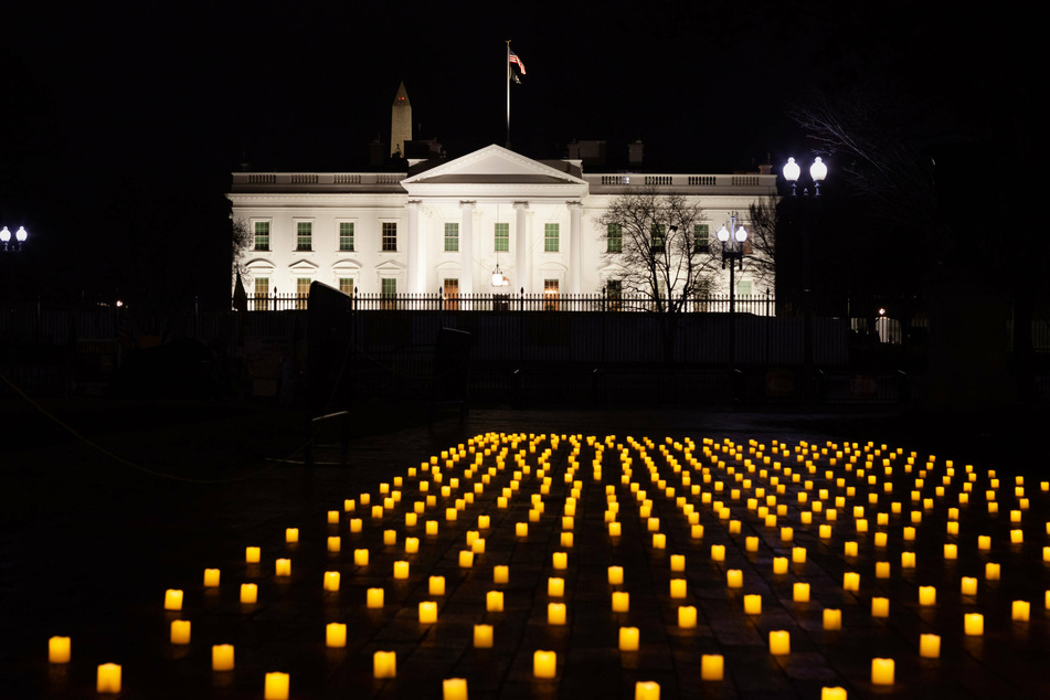 US hits new "tragic milestone" in Covid-19 deaths