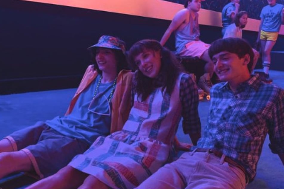 Noah Schnapp (r.) said there will multiple deaths and gore in the second part of Stranger Things' fourth season.