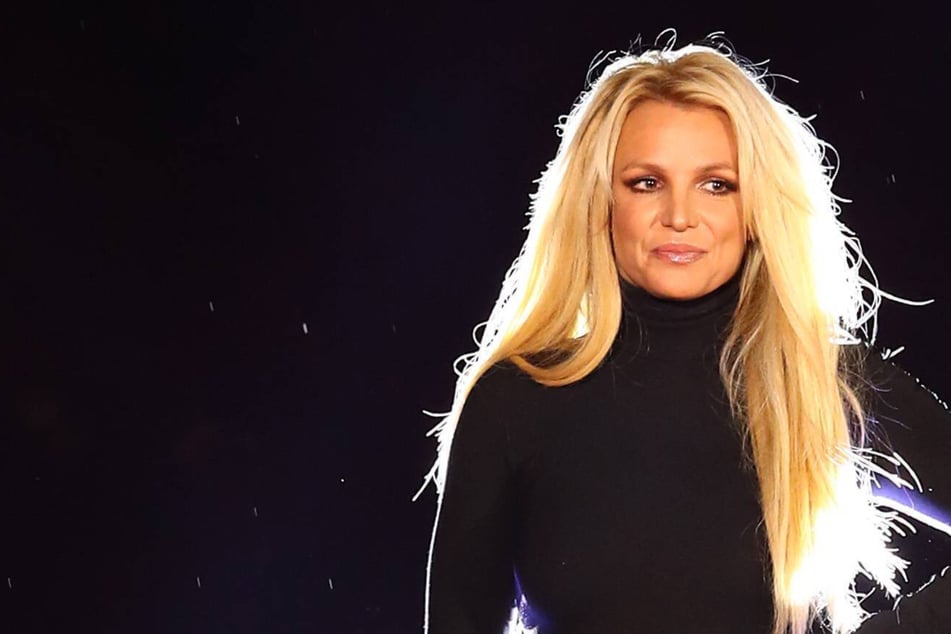 Britney Spears' erratic driving sparks alarm as insiders dish on her dramatic night out