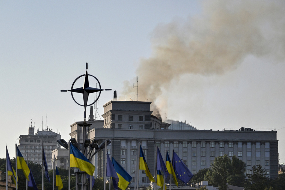Russia hits seat of Ukraine government in war's biggest air attack