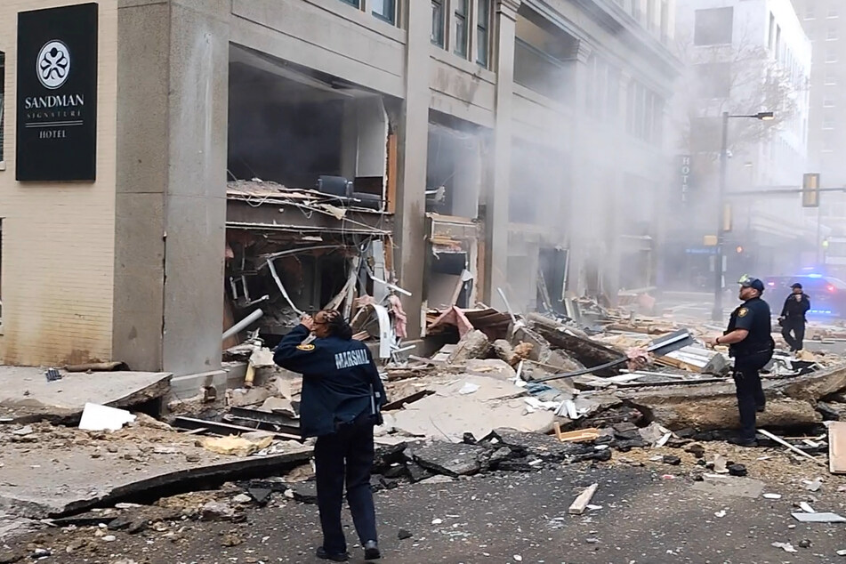 Texas hotel explosion leaves 21 people injured