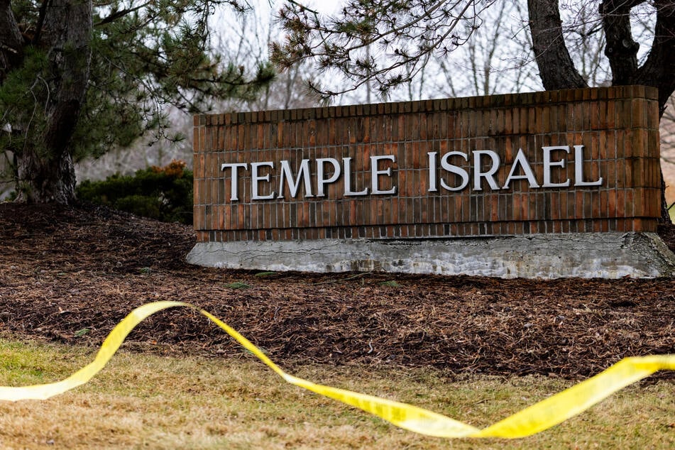 FBI officials have confirmed that the man accused of ramming his pickup truck into a synagogue in Michigan died from a self-inflicted gunshot wound.