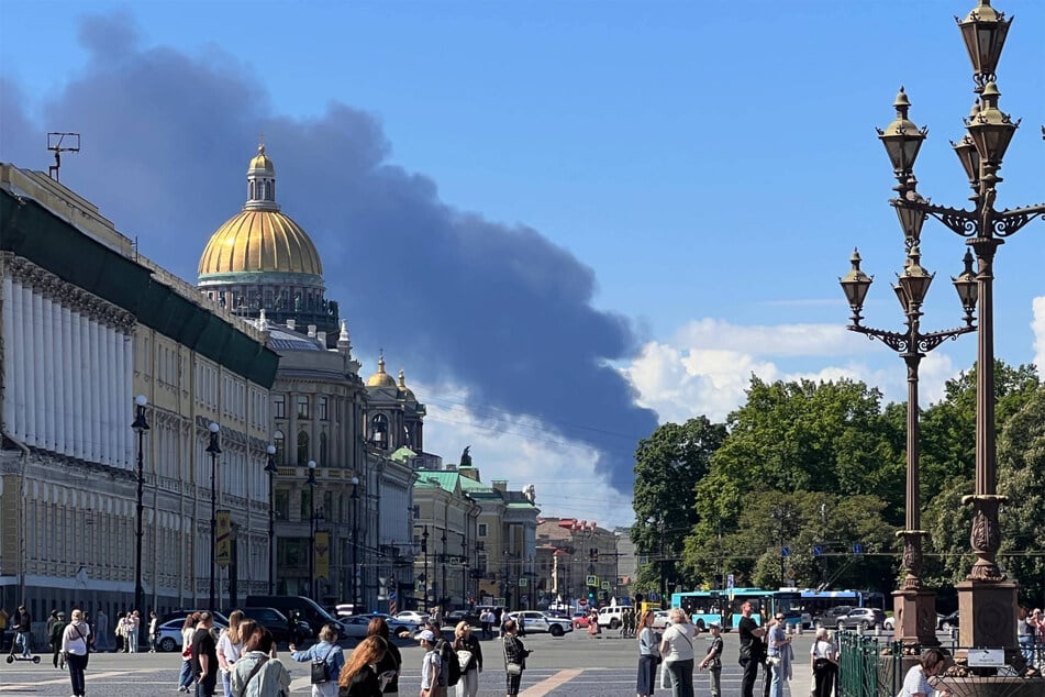 Ukraine launches massive attack on St. Petersburg, denies Russia seized key town