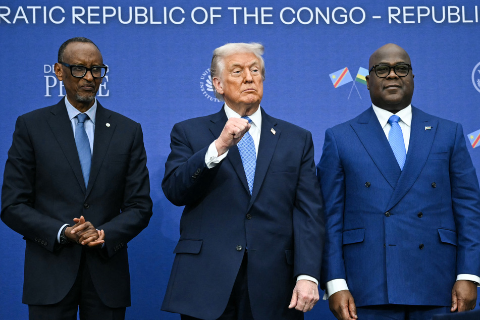 President Donald Trump (c.) and the leaders of Rwanda (l.) and the Democratic Republic of Congo signed a peace deal in Washington on Thursday.