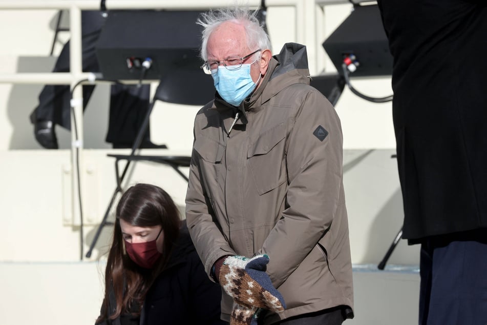 Bernie Sanders steals the show with Inaugural fashion statement