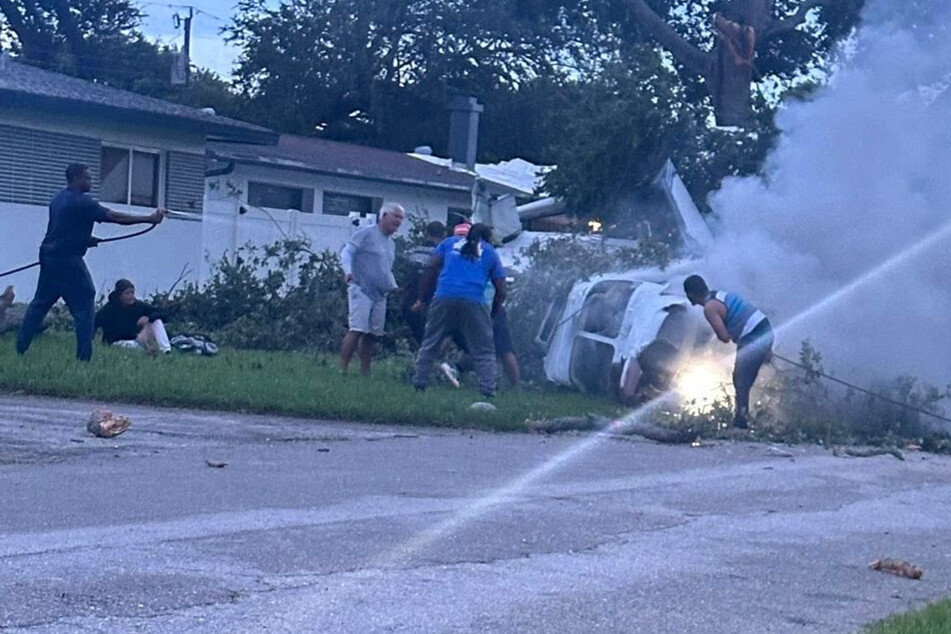 Small plane crashes into Florida neighborhood, narrowly missing homes