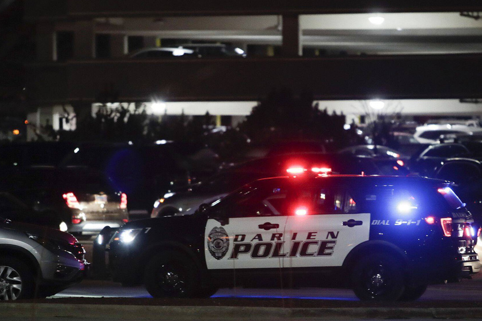 Shots ring out during last-minute Christmas shopping in Chicago
