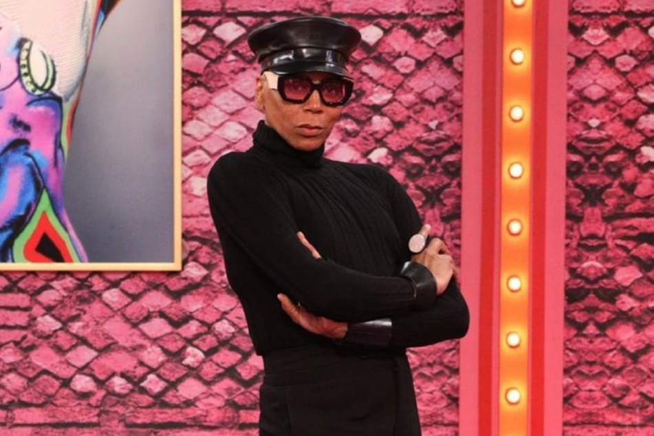 RuPaul appeared in the Werk Room in a fierce, all-black outfit.