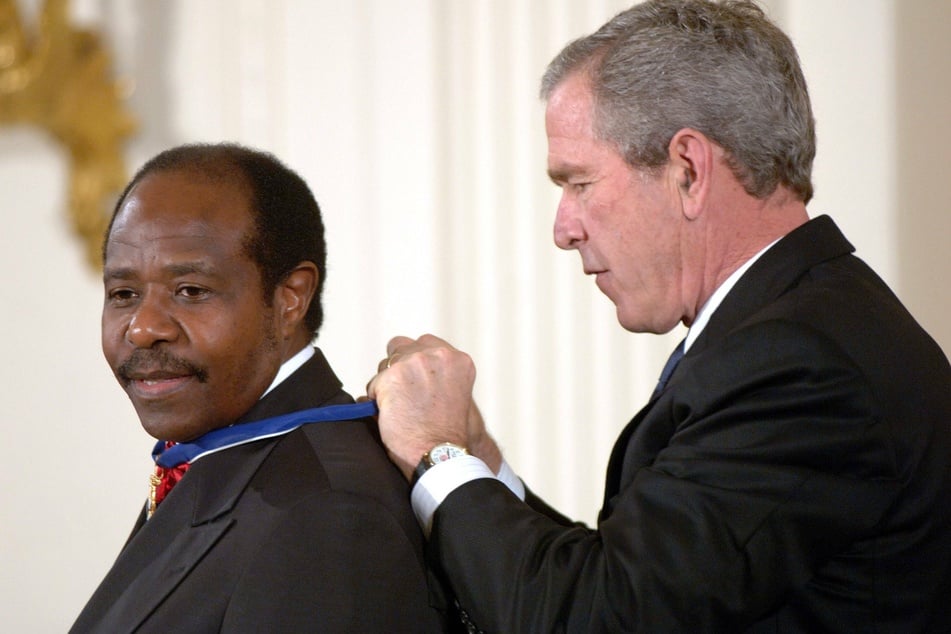 George W. Bush awarded Rusesabagina the Presidential Medal of Freedom in 2005 (archive image).