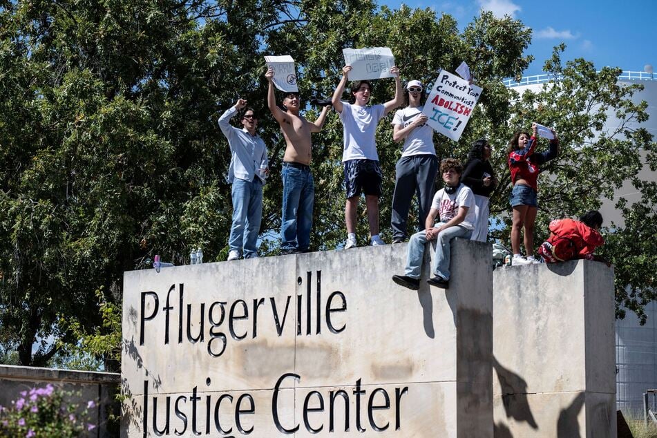 High school students protest against ICE, outside the municipal court in Pflugerville, Texas, on September 22, 2026. The demonstration was organized after a federal immigration officer shot and wounded DoorDash delivery driver Wilber Garces Perez in Austin.
