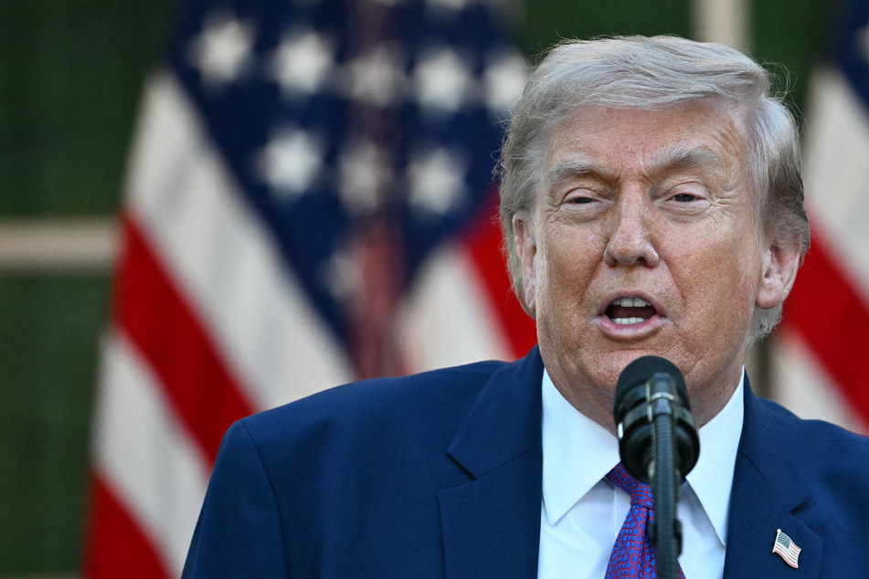 Trump announces talks with Cuba while calling the island a "failed country"