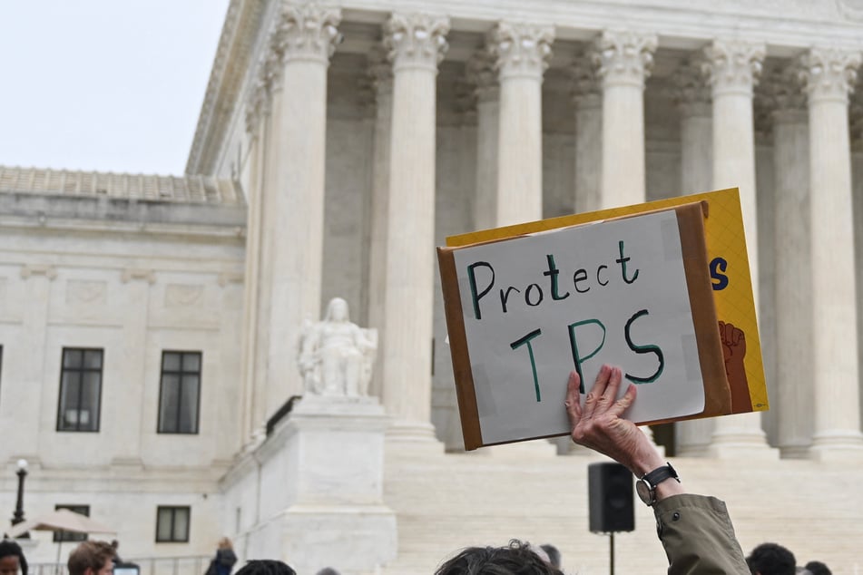 Supreme Court paves way for Trump administration's mass deportation of Haitians and Syrians