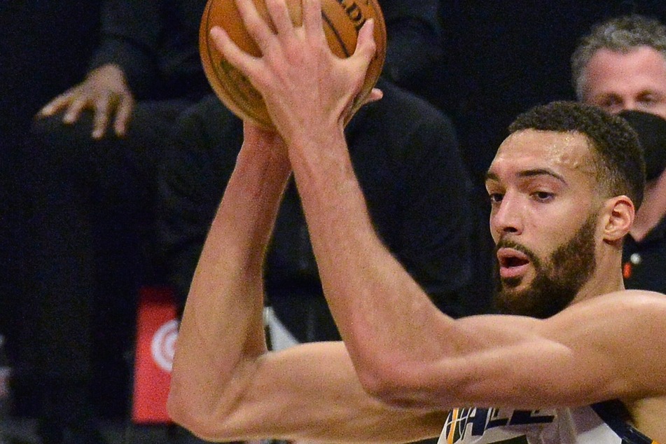 NBA: Jazz cruises to an easy win by stomping the Sixers on the road