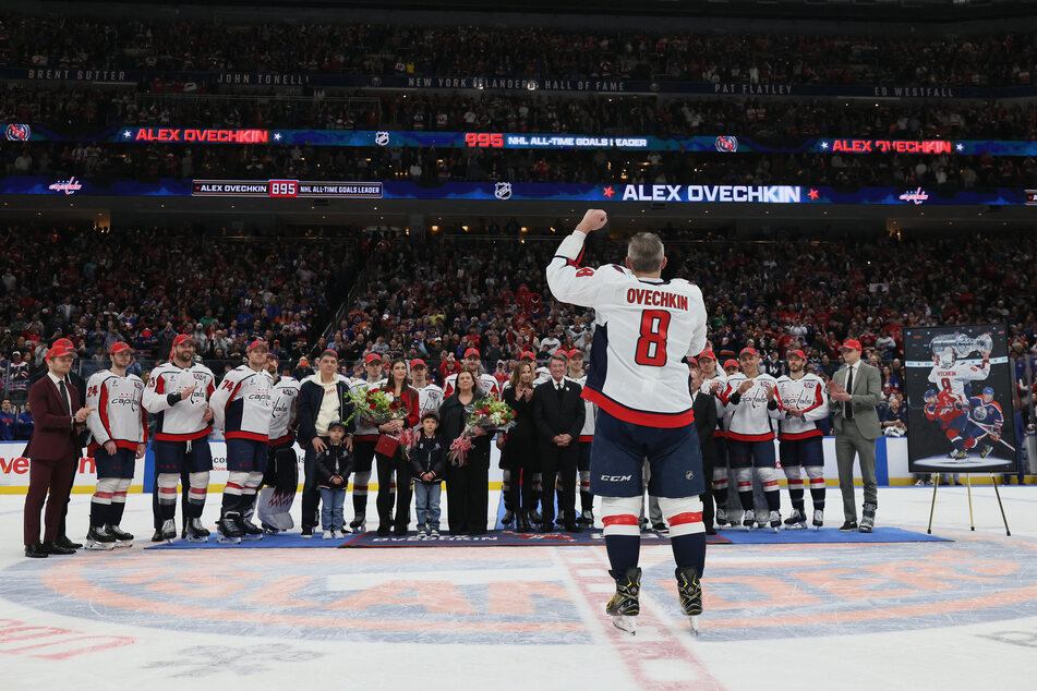 Alex Ovechkin breaks Wayne Gretzky's NHL goalscoring record as sports legends react to history!