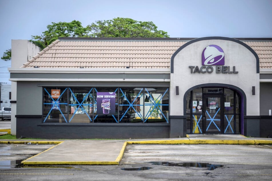 Federal officials announced on Friday that they have traced a recent outbreak of a diarrhea-inducing parasite to lettuce served at multiple Taco Bell locations.