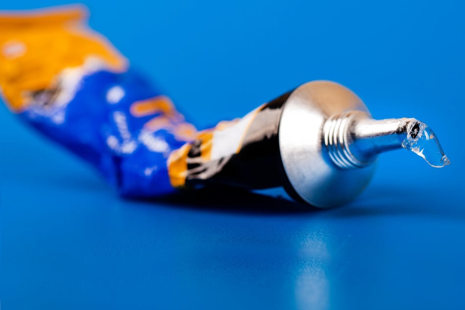Man who used glue instead of a condom dies after lovemaking