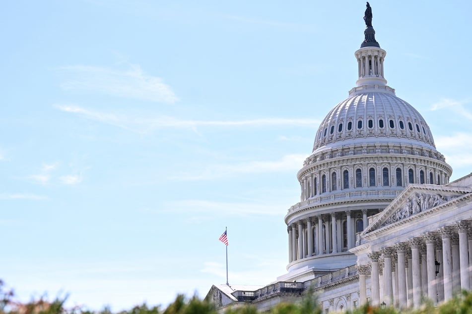 Weather conspiracy theorists celebrate "no chemtrails" amid shutdown